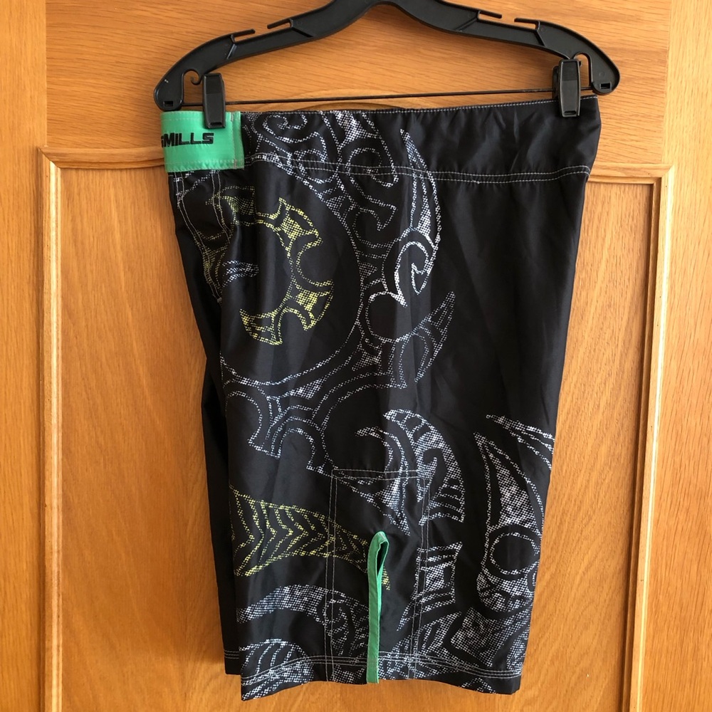 Authentic Les Mills Body Combat Athletic Shorts Size Medium - Picture 7 of 9
